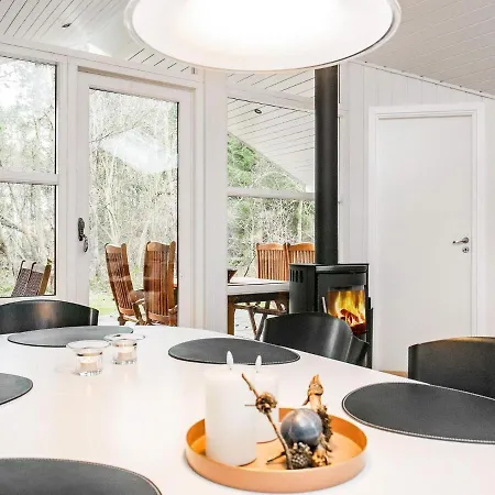 Vakantiehuis Five-Bedroom Holiday home in Ålbæk 1 *