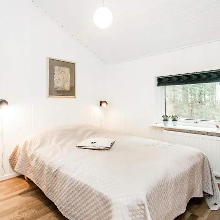 Vakantiehuis Five-Bedroom Holiday home in Ålbæk 1