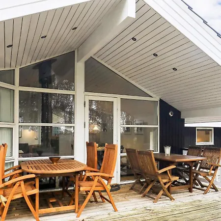 Five-Bedroom Holiday home in Ålbæk 1 * Ålbæk