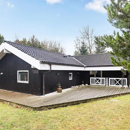 Five-Bedroom Holiday home in Ålbæk 1 * Ålbæk